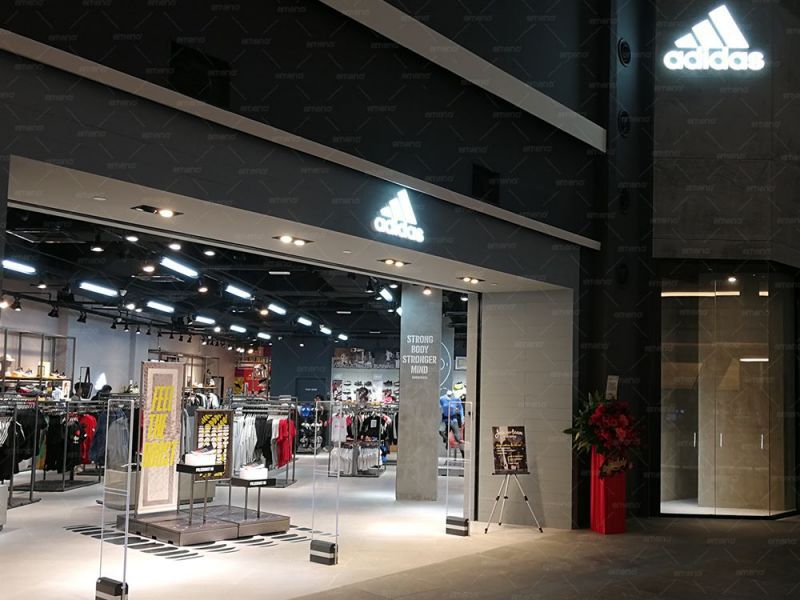 AM9800 stöldskyddsanordning för kläder installerad i Adidas varumärkesbutik