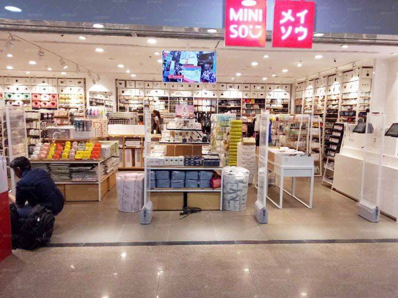 MINISO boutique installerar CuboM AM7806 säkerhetsdörr